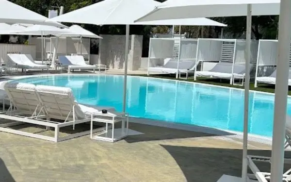 Makala beach club- camas balinesas