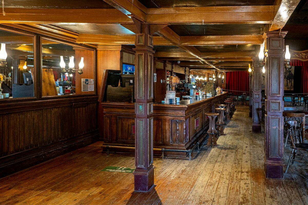 ¿Cómo decorar un bar antiguo? 8 tips