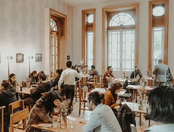 Medidas para mesas de restaurante: Altura, espacio…
